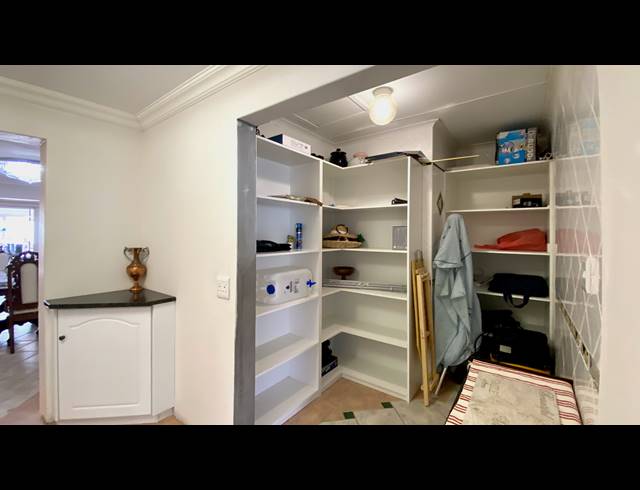 4 BEDROOM HOUSE FOR SALE IN PORT OWEN